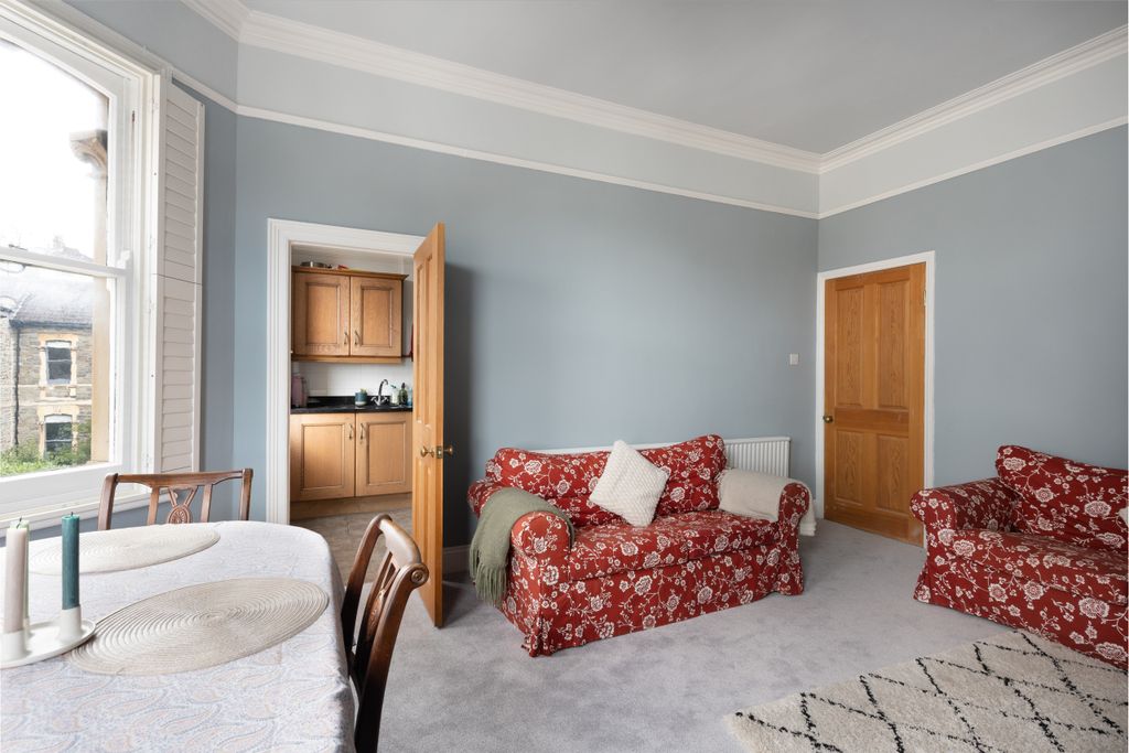 Property photo 3 of 13 9 24 Montrose Avenue