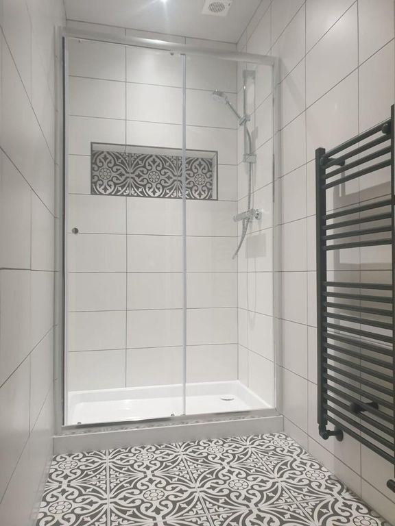 Property photo 1 of 8 A Bright And Modern Bathroom Suite Featuring A Spa...