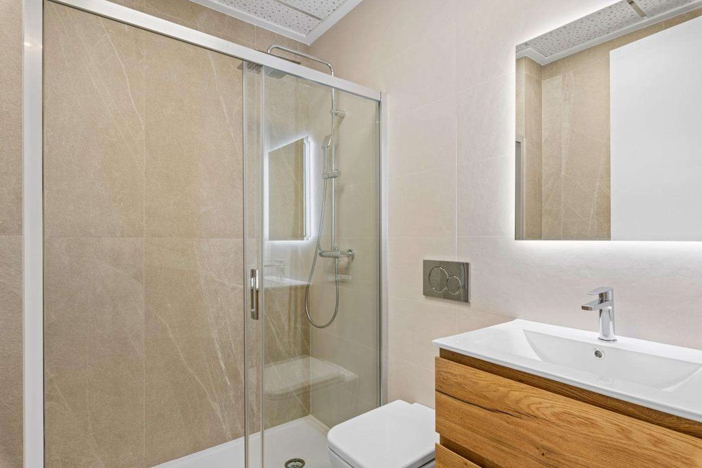 Property photo 2 of 32