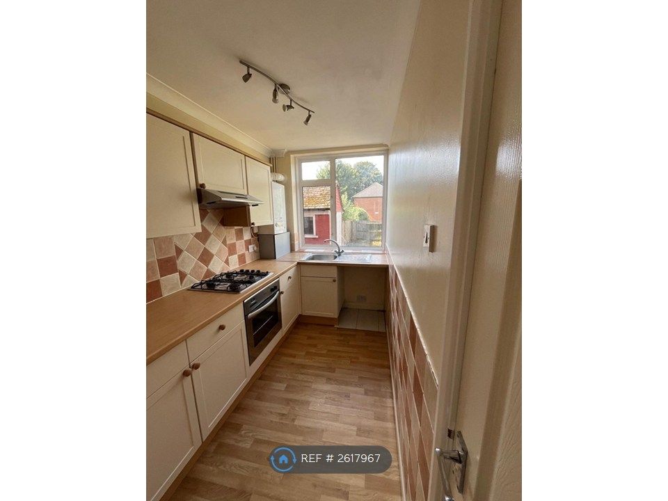 Property photo 1 of 16 Kitchen (Photo 1)