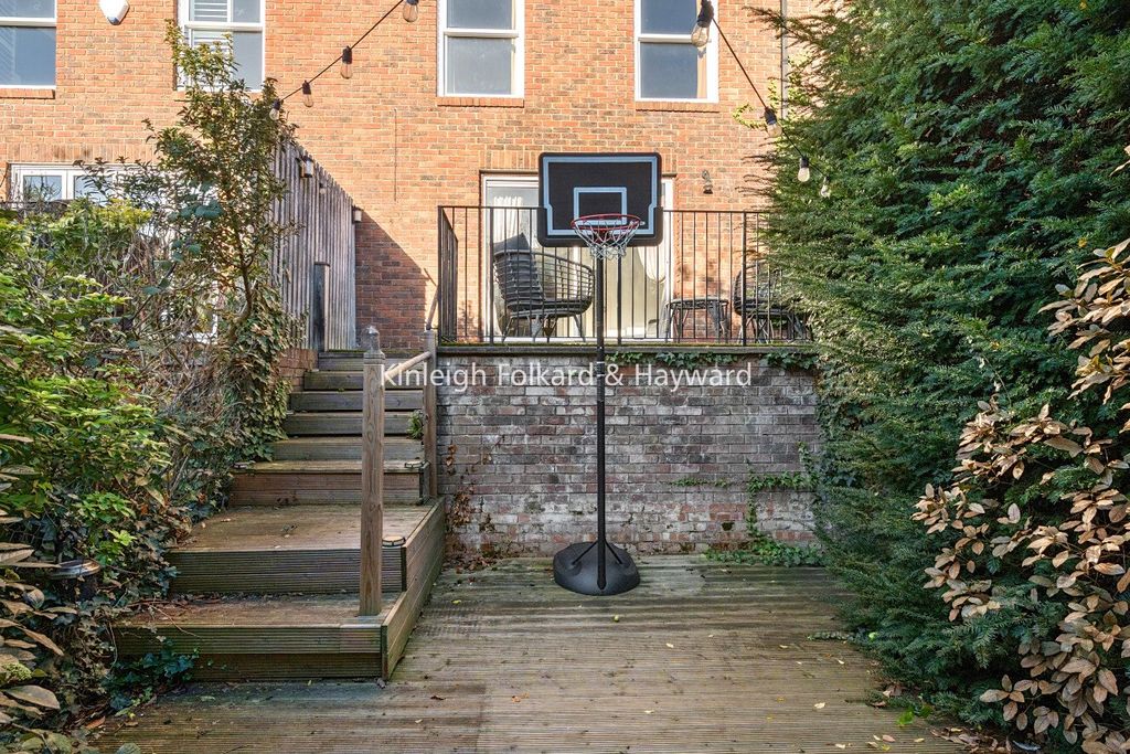 Property photo 3 of 23 Picture No. 10