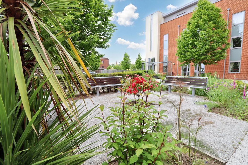 Property photo 3 of 16 Communal Gardens