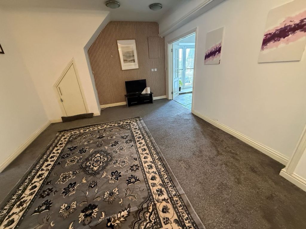 Property photo 3 of 35