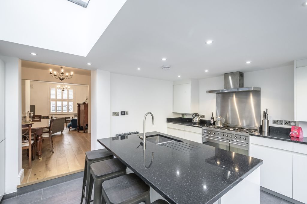 Property photo 2 of 13 Baring Street