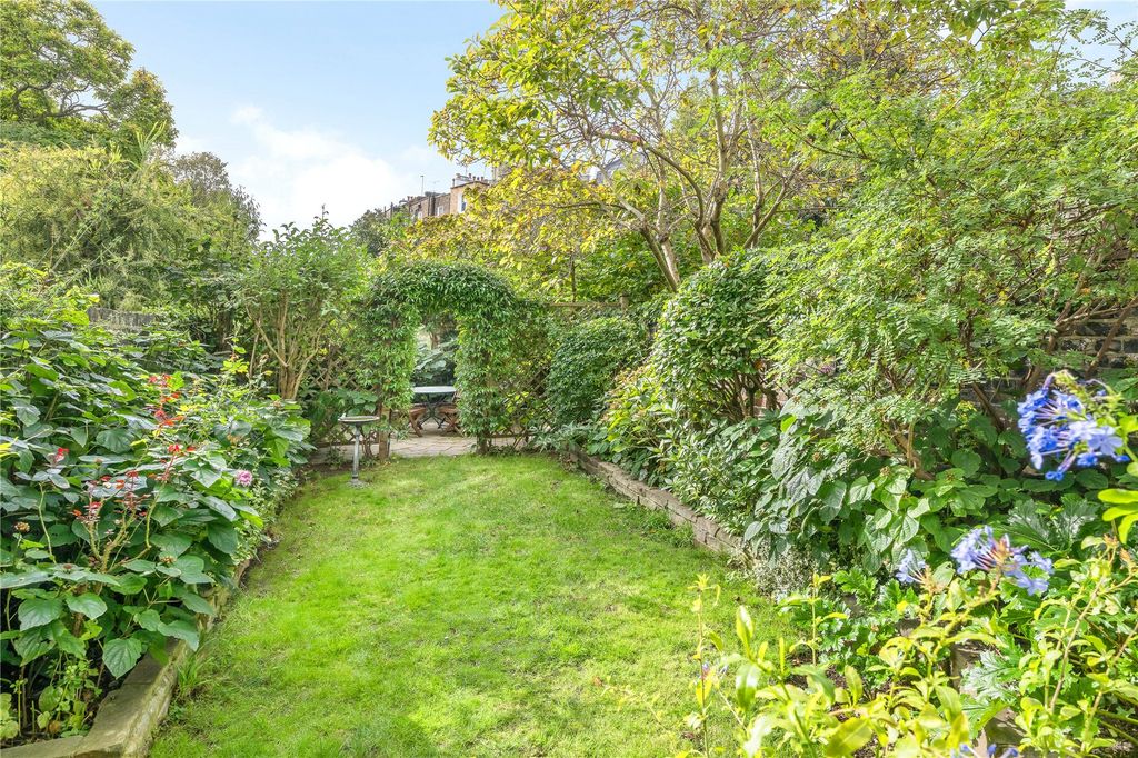 Property photo 3 of 16 Garden