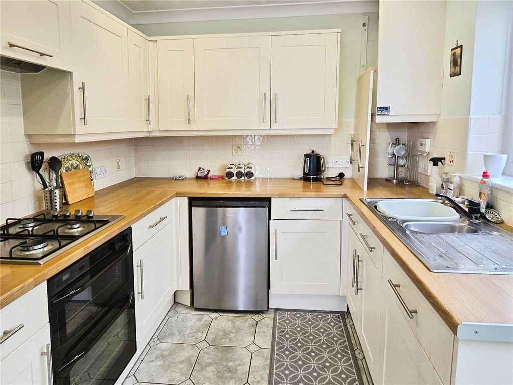 Property photo 3 of 12 Kitchen