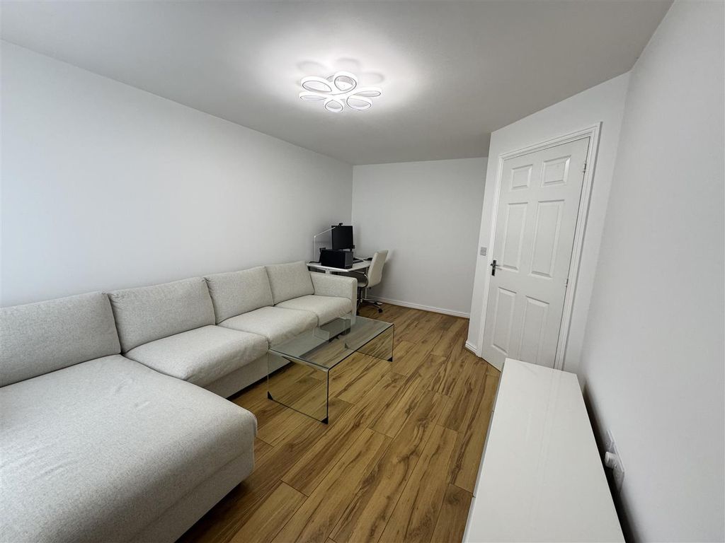 Property photo 3 of 13 Lounge