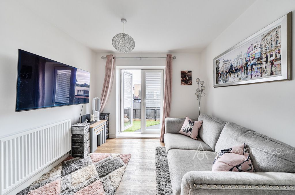 Property photo 2 of 16 F2Cba077-A717-4De...