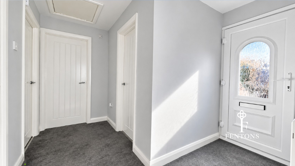 Property photo 3 of 11 Hallway