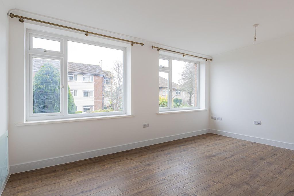 Property photo 3 of 12 Windermere Avenue 95-3.Jpg