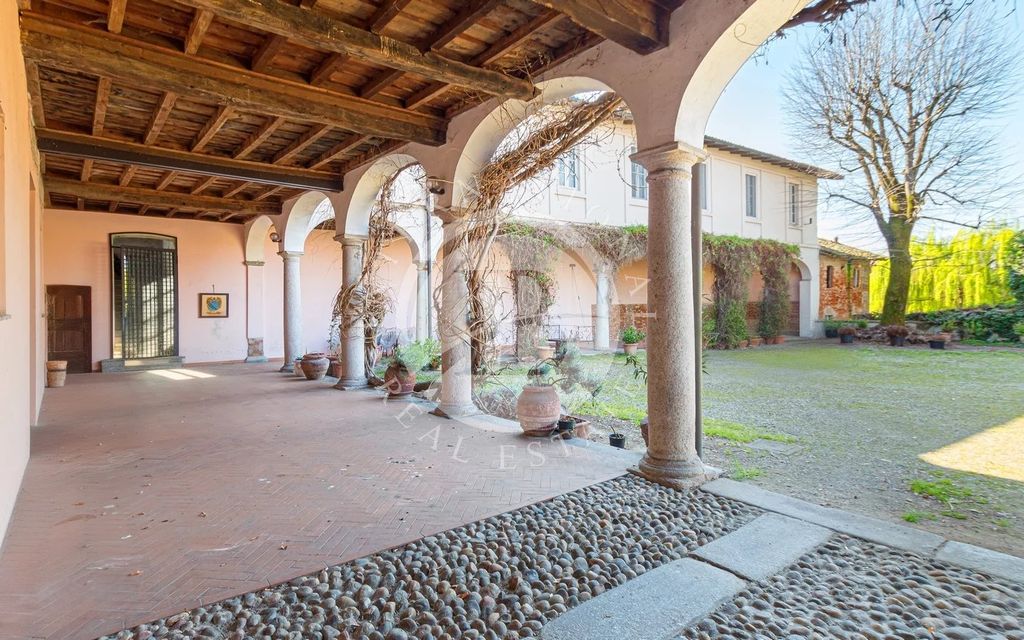 Property photo 2 of 24