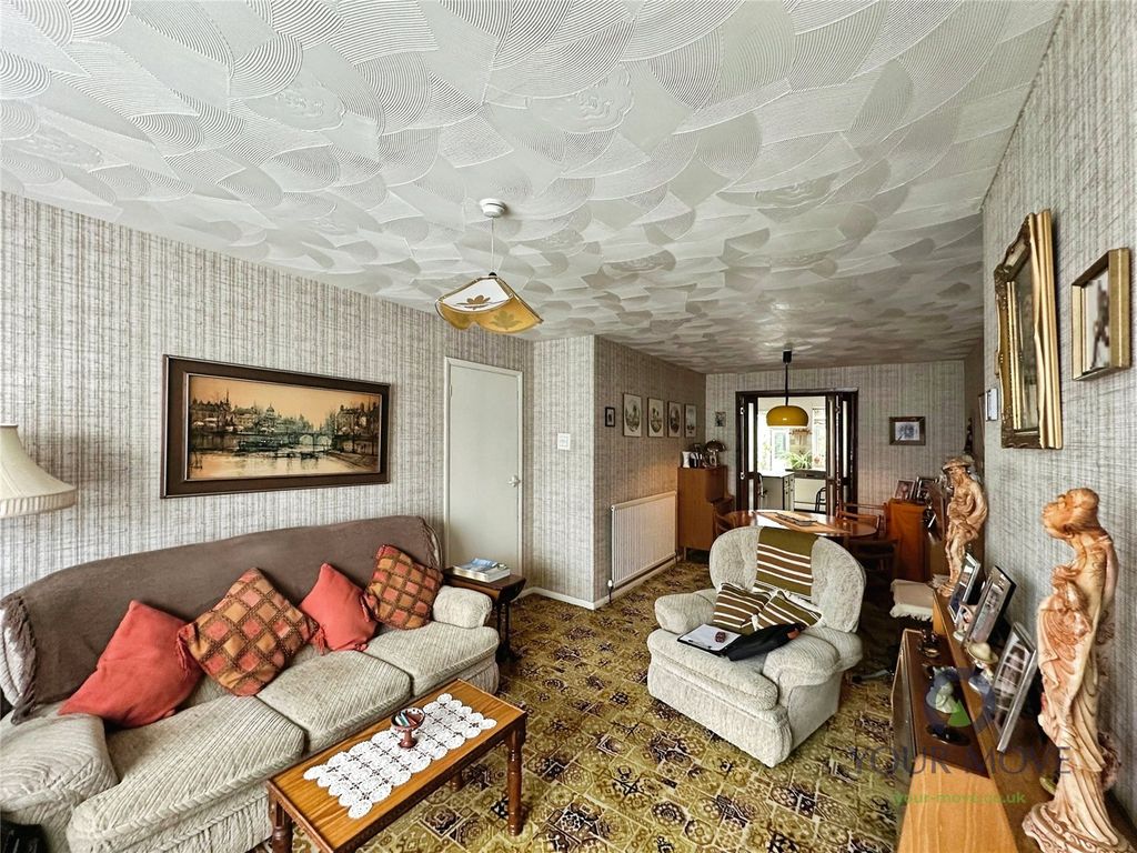 Property photo 3 of 23 Lounge