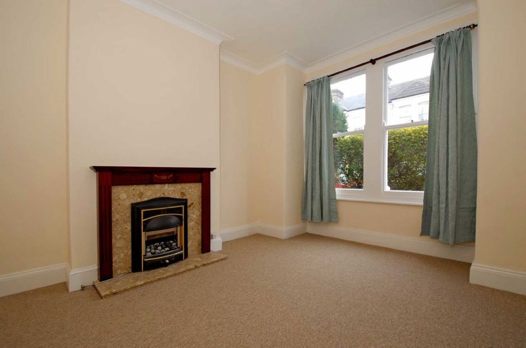 Property photo 2 of 6