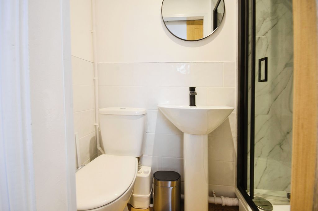 Property photo 3 of 4 Bathroom