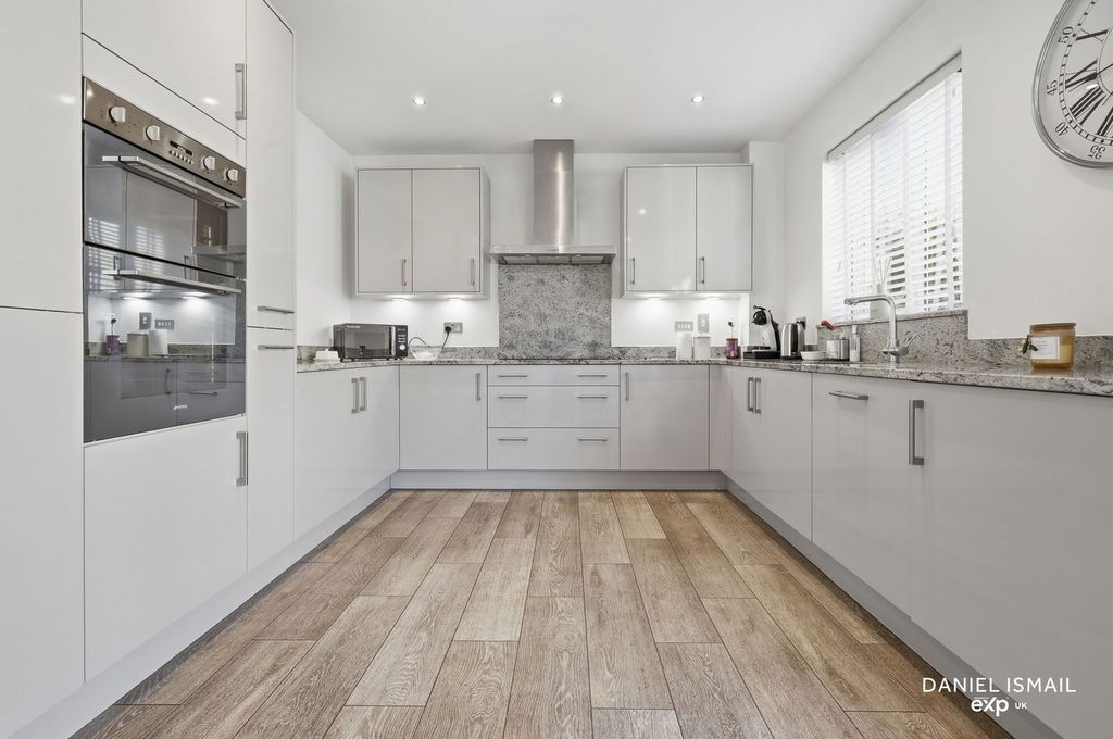 Property photo 2 of 36