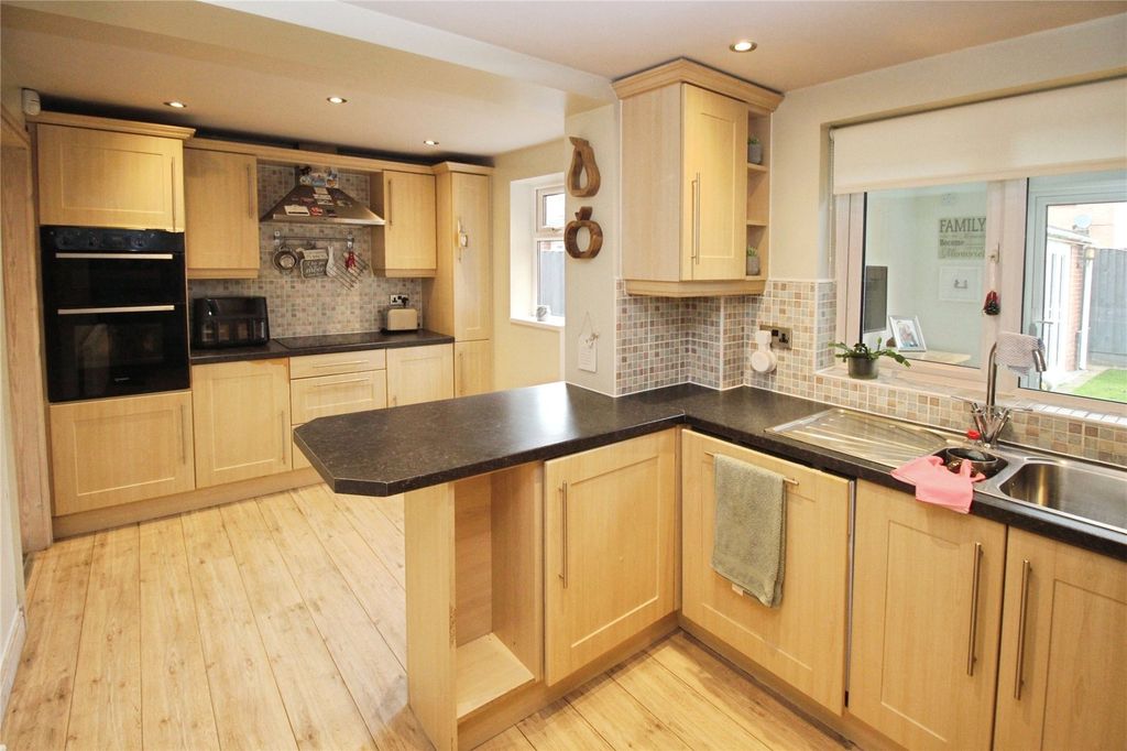 Property photo 2 of 16 Kitchen