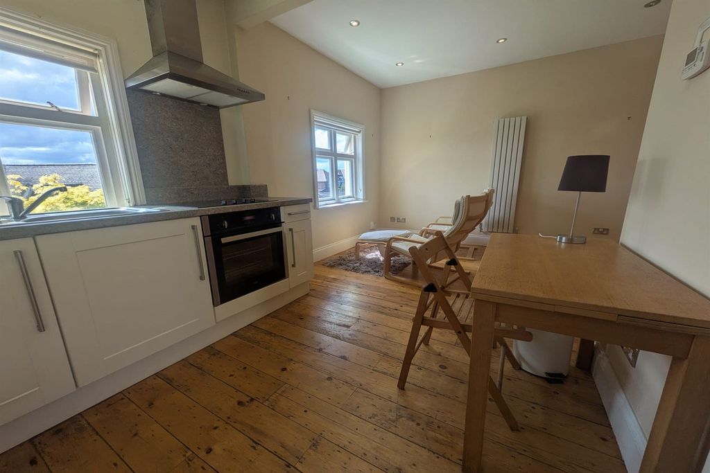 Property photo 1 of 10 (Main)