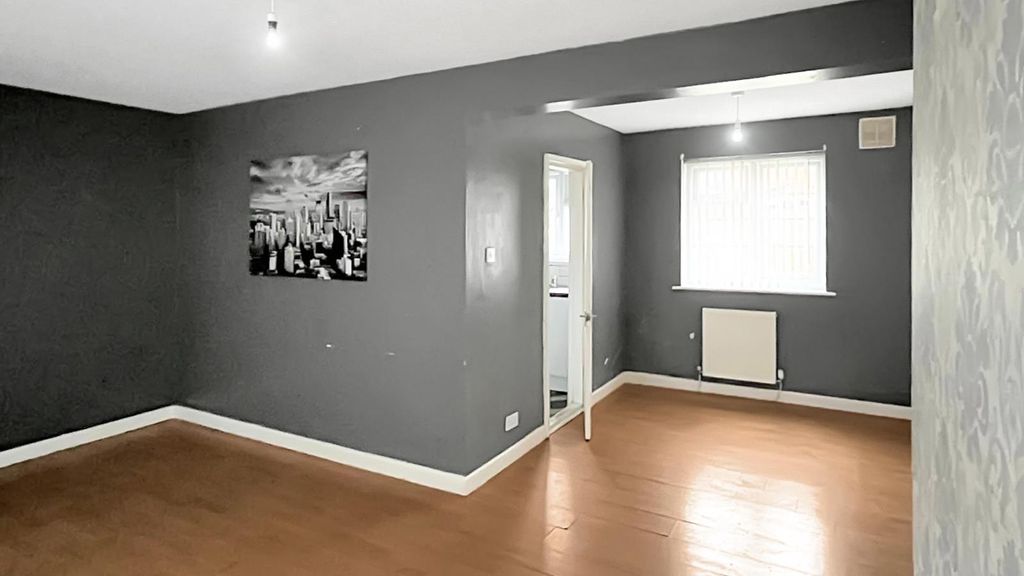 Property photo 2 of 7 Lounge