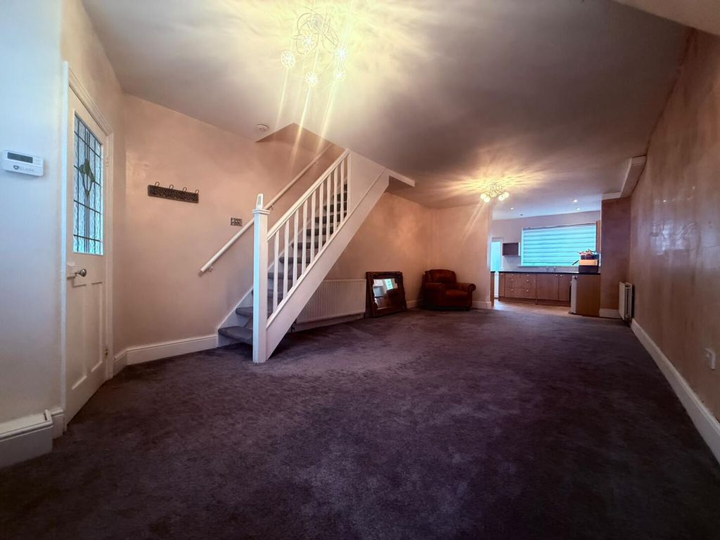 Property photo 1 of 21 Living Room