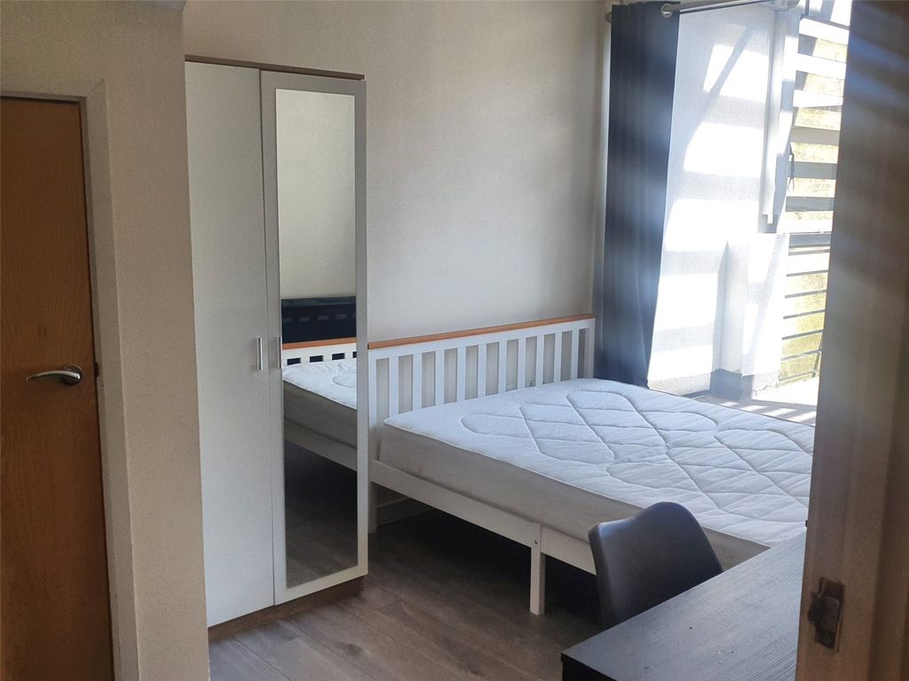 Property photo 3 of 17 Picture No. 02