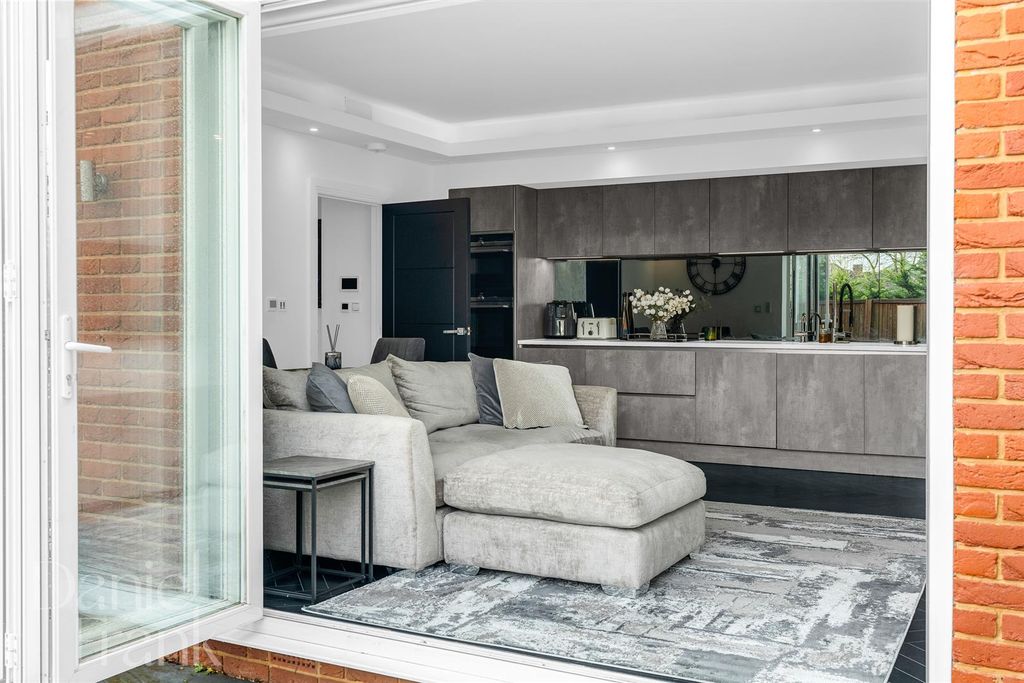 Property photo 3 of 24