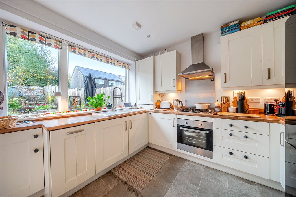 Property photo 3 of 13 Kitchen