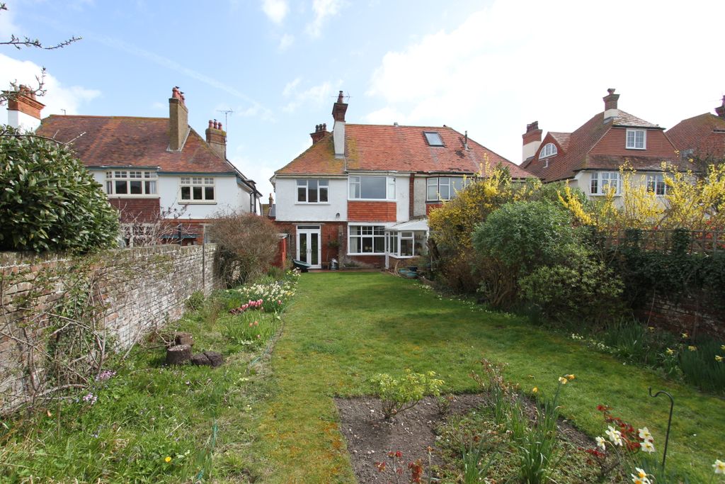 Property photo 3 of 25