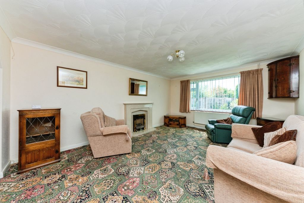 Property photo 3 of 17 Living Room