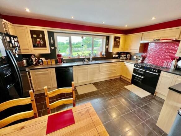 Property photo 3 of 19 Family Sized Kitchen