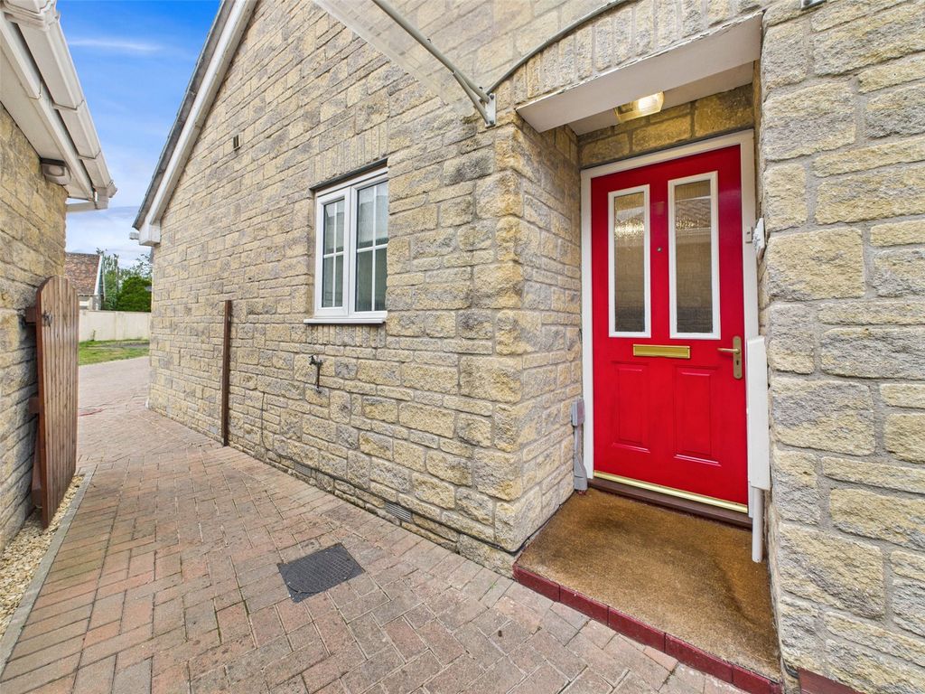 Property photo 2 of 18 Picture No. 14