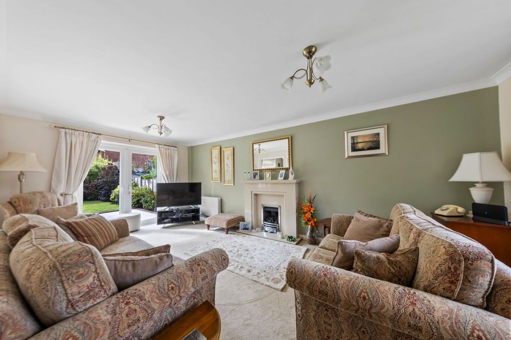 Property photo 2 of 27
