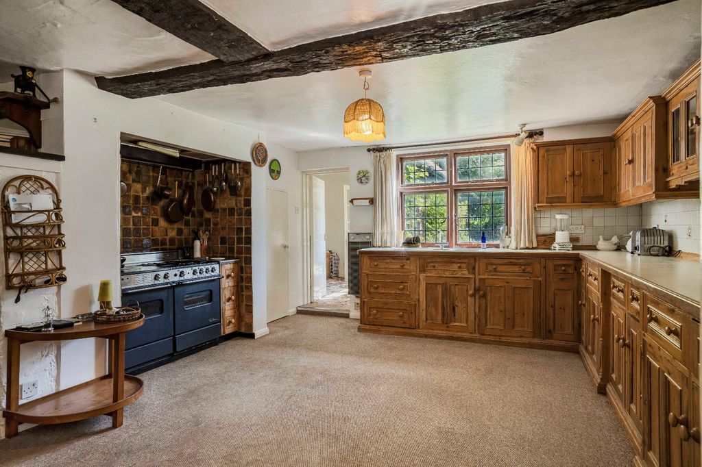 Property photo 3 of 9 Kitchen