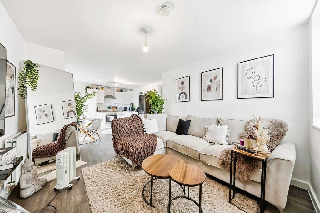 Property photo 3 of 14 Pbox-Img.Jpg