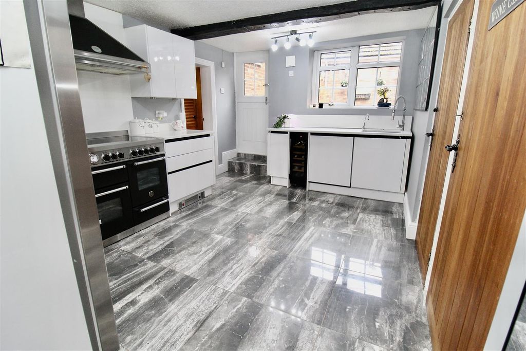 Property photo 1 of 67 Main Kitchen