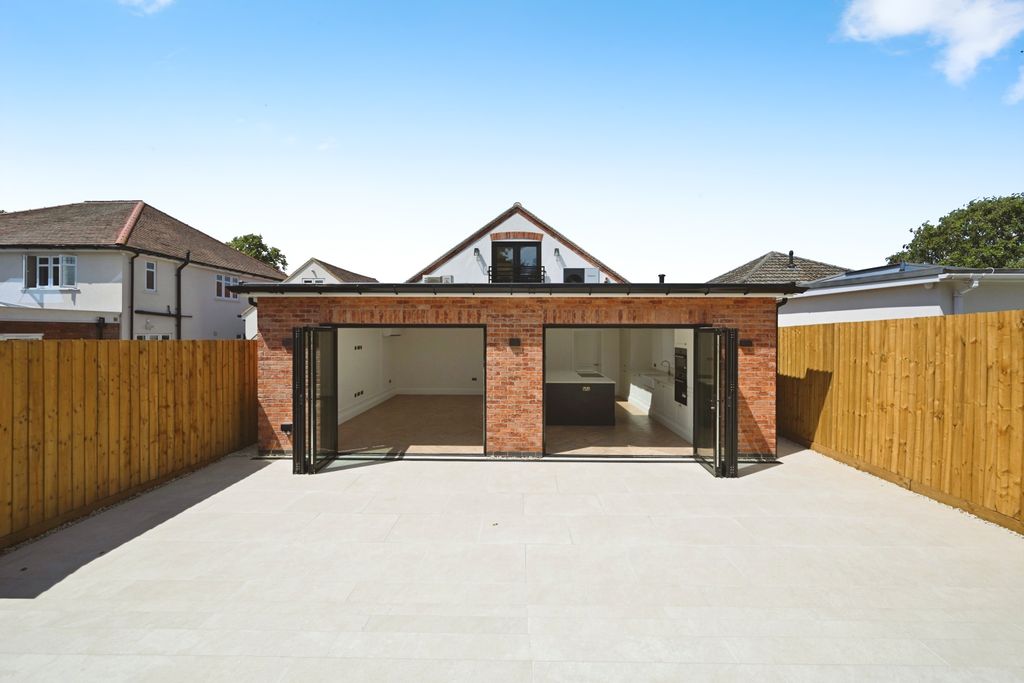 Property photo 2 of 32