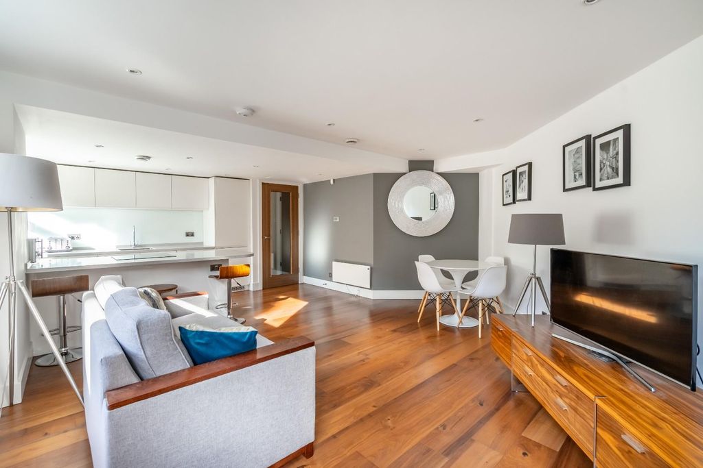 Property photo 1 of 14 12 Castle Chambers-7.Jpg