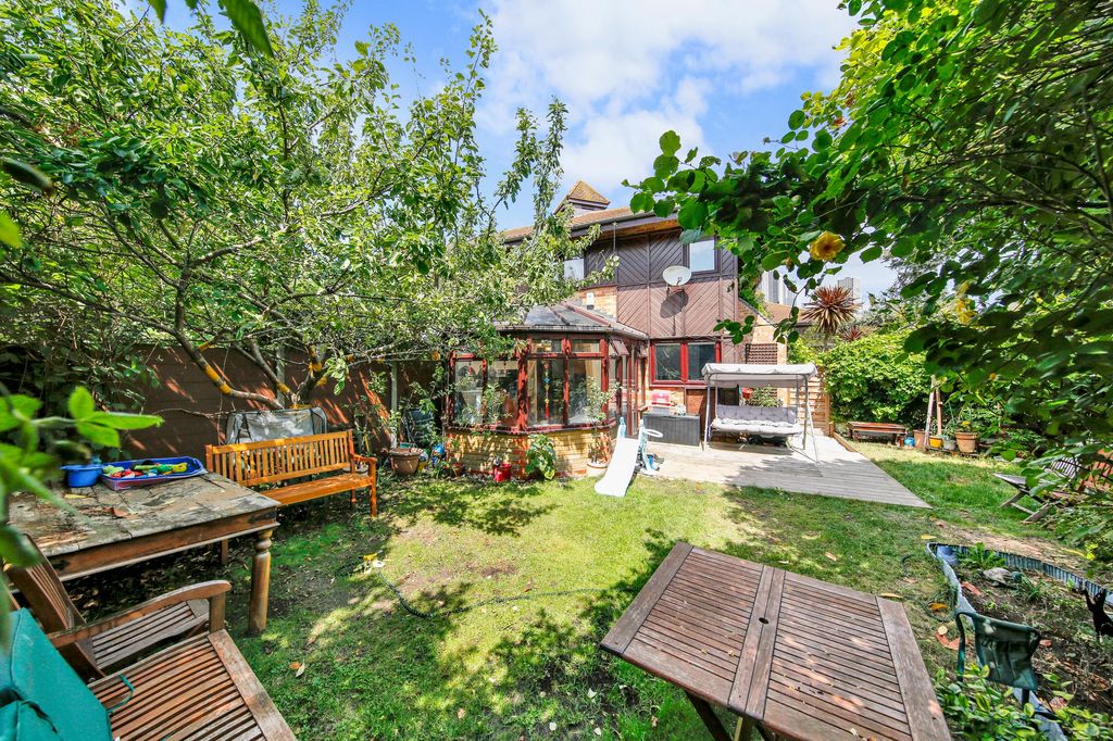 Property photo 2 of 23