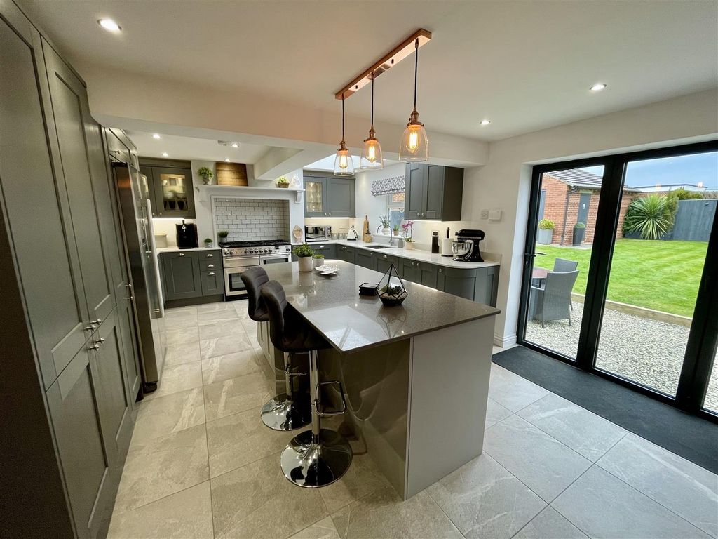 Property photo 3 of 20 Kitchen