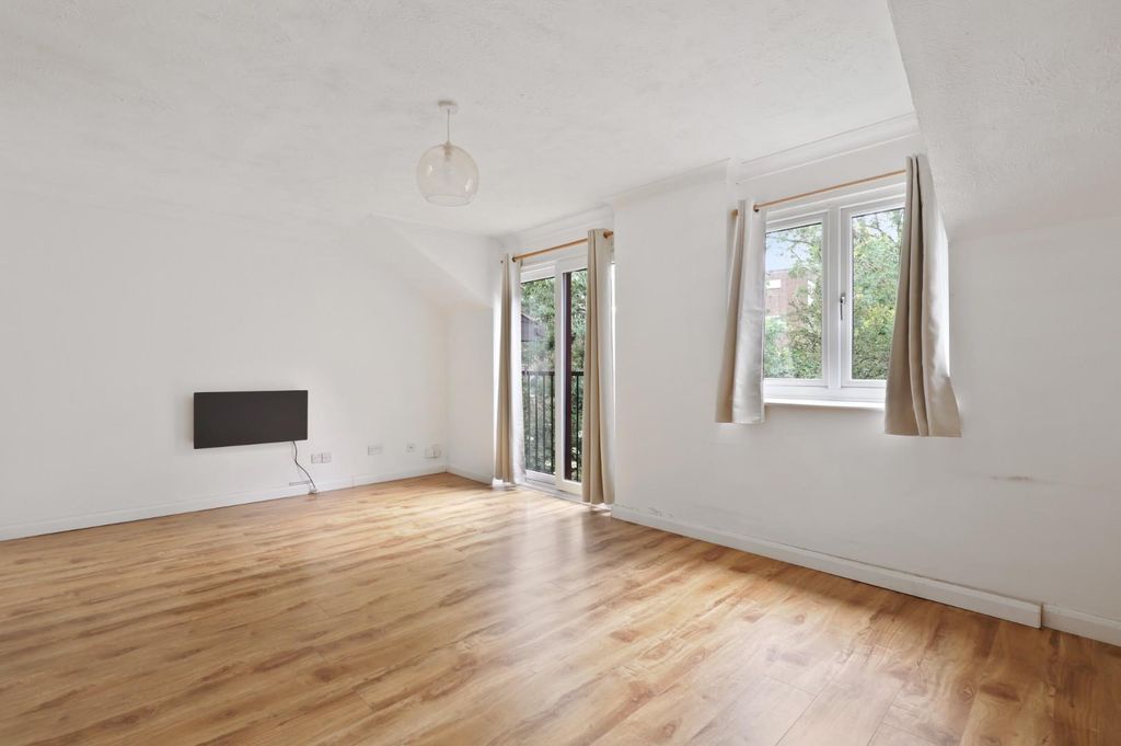 Property photo 1 of 15 01-587Fjhpropwpen - 31 Readman Court - 3 (1).Jpg