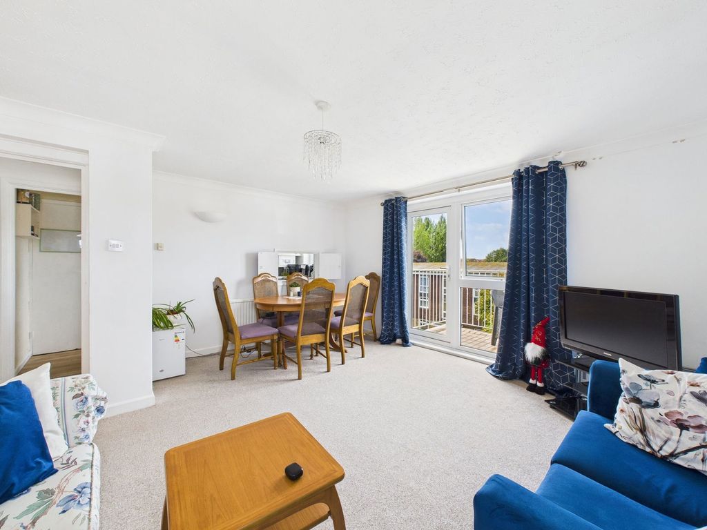 Property photo 3 of 12