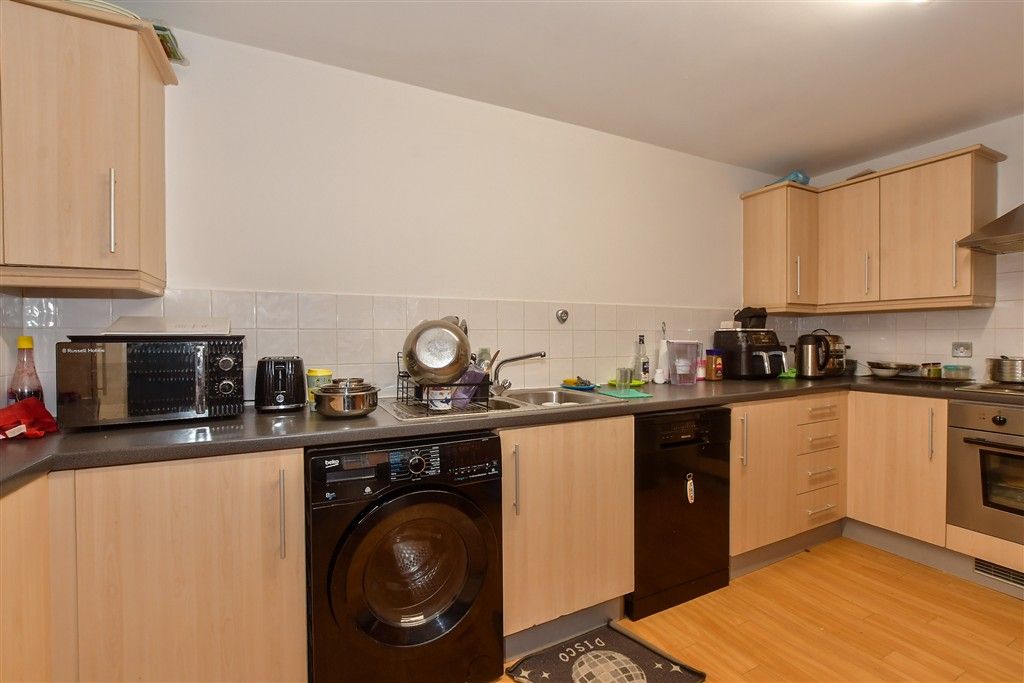 Property photo 2 of 8 Kitchen