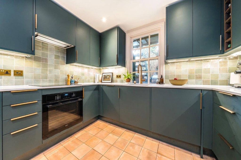 Property photo 2 of 8 Kitchen