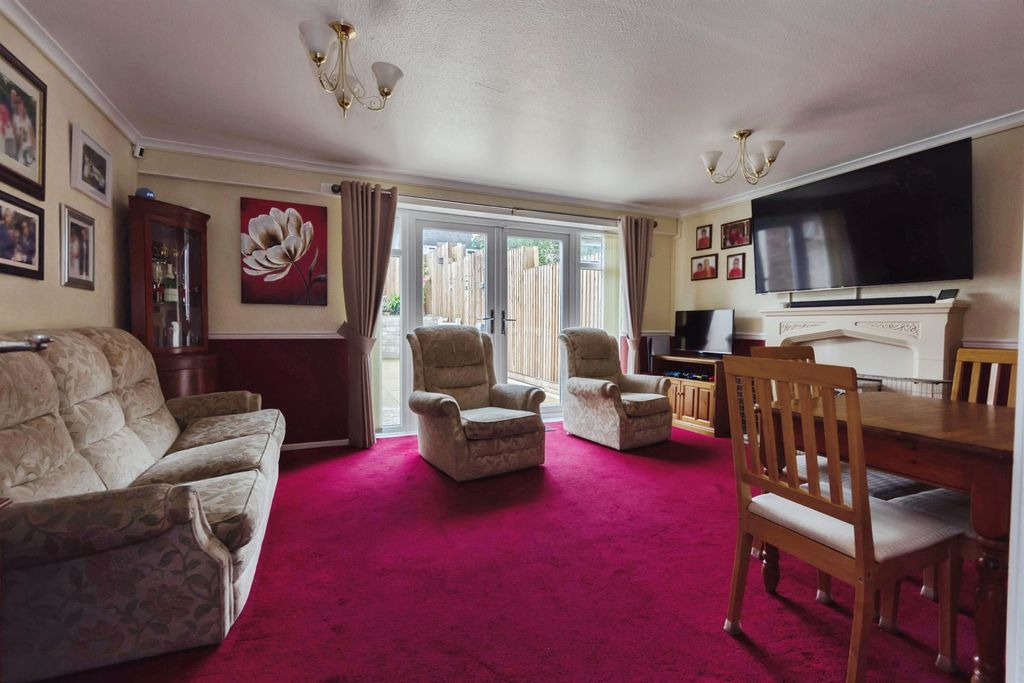 Property photo 2 of 20