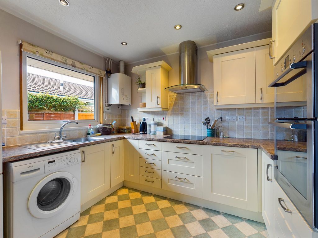 Property photo 3 of 12 Kitchen