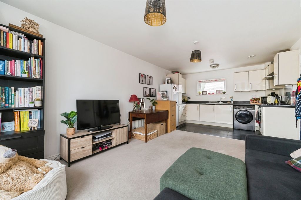 Property photo 1 of 12