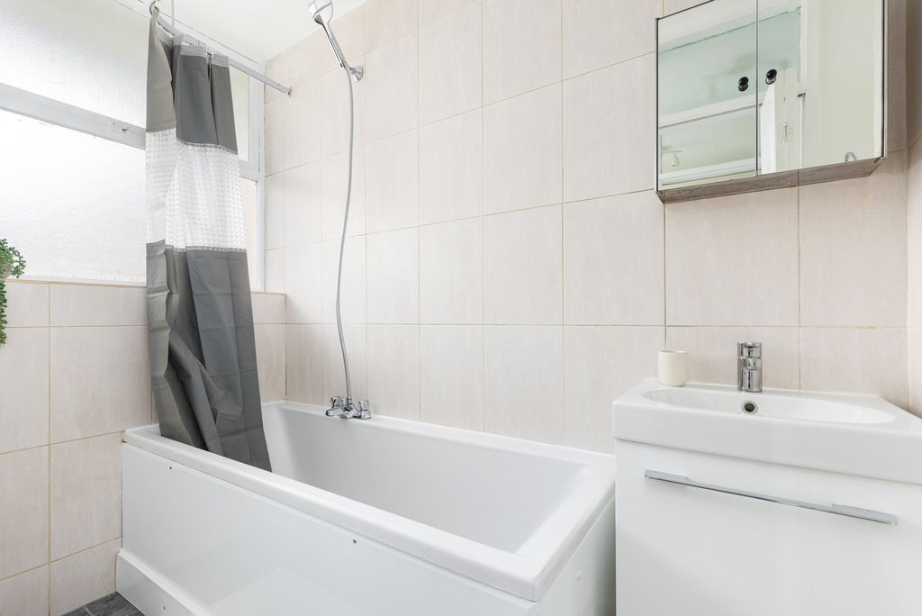 Property photo 3 of 25 Bathroom