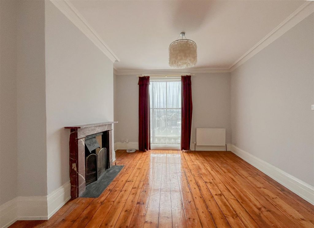 Property photo 2 of 26