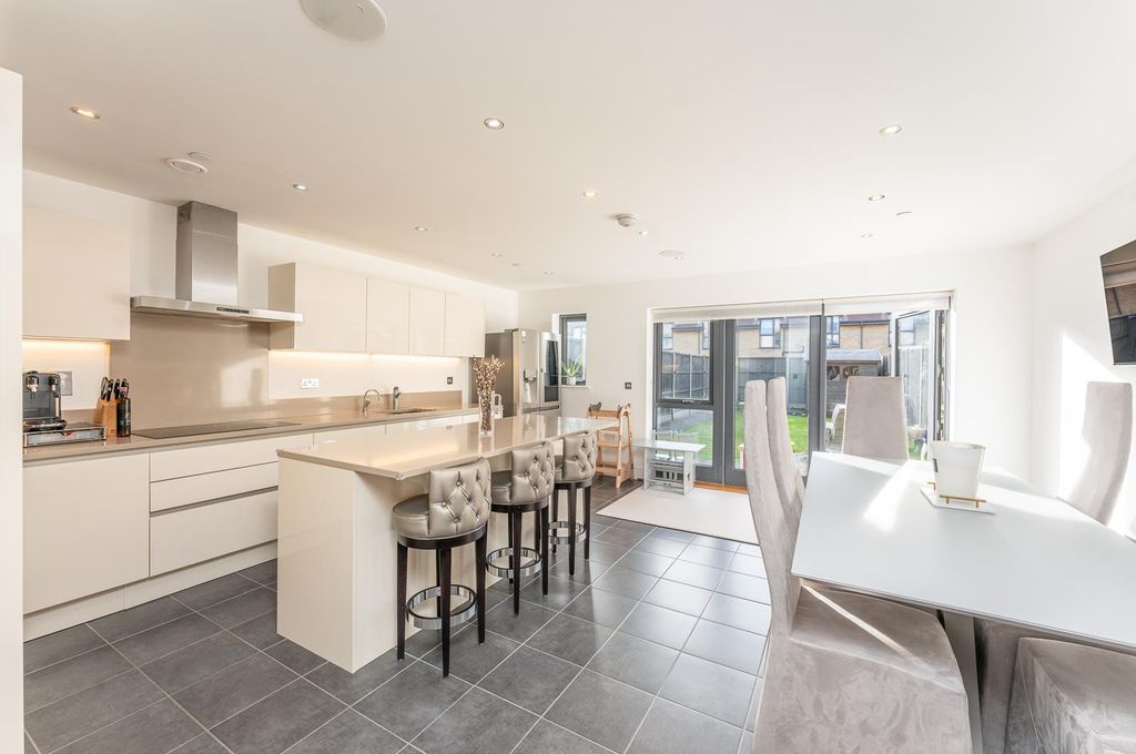 Property photo 2 of 19 022.Jpg