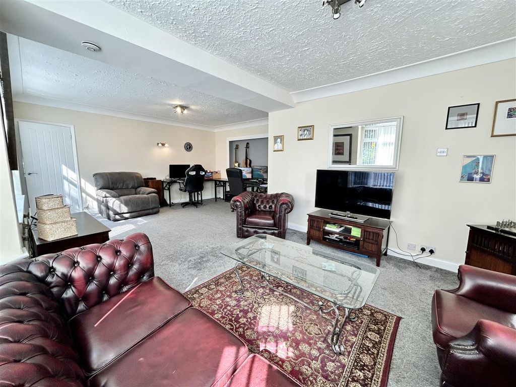 Property photo 3 of 40