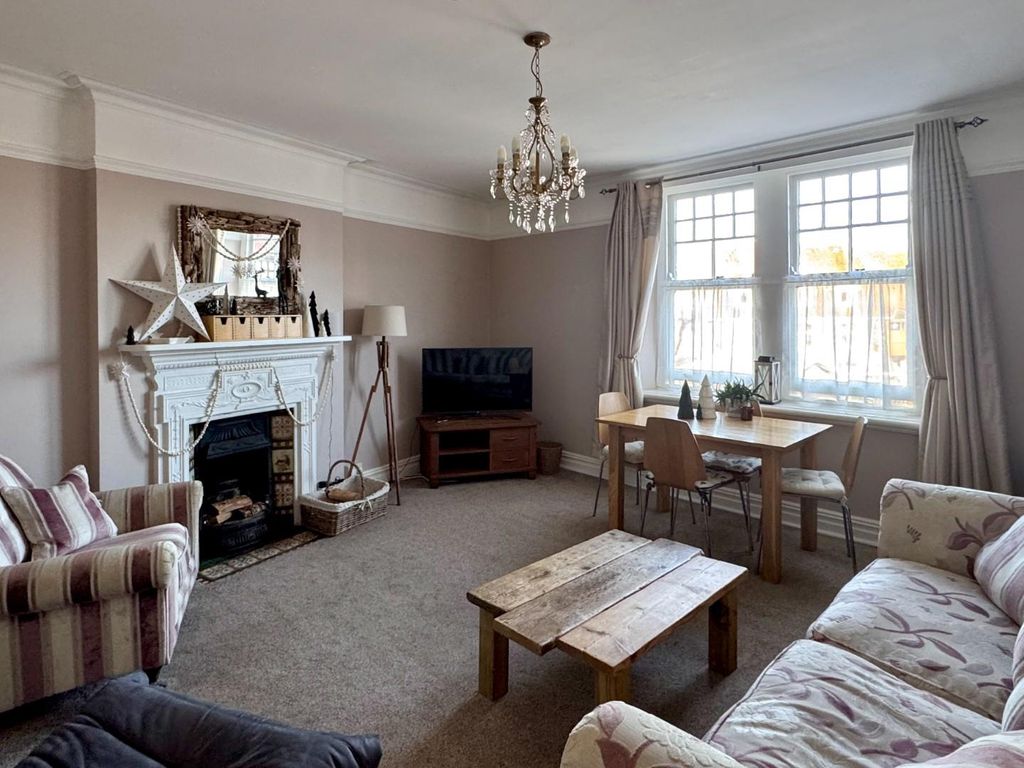 Property photo 2 of 11 Lounge/Dining Room